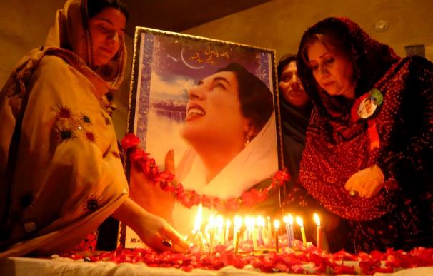 Pakistán recuerda a Benazir Bhutto en el tercer aniversario de su asesinato