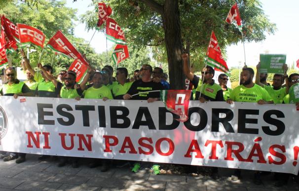 La huelga de la estiba logra un seguimiento del 100% en los puertos andaluces