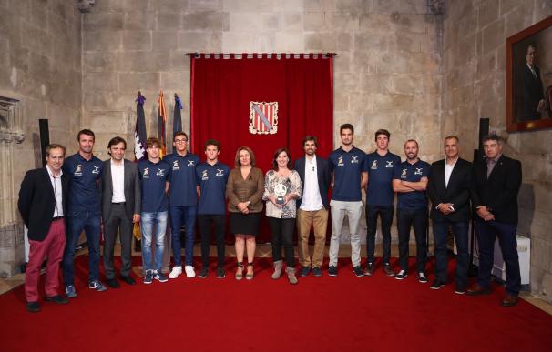 Armengol felicita a los jugadores del Club Natació Palma por la XXVI Copa de España