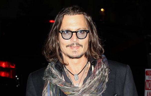 Johnny Depp reconquista a Amber Heard con poemas y flores