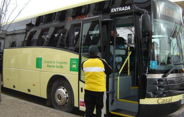 Campaña municipal en Carmona para recoger las quejas sobre los autobuses metropolitanos