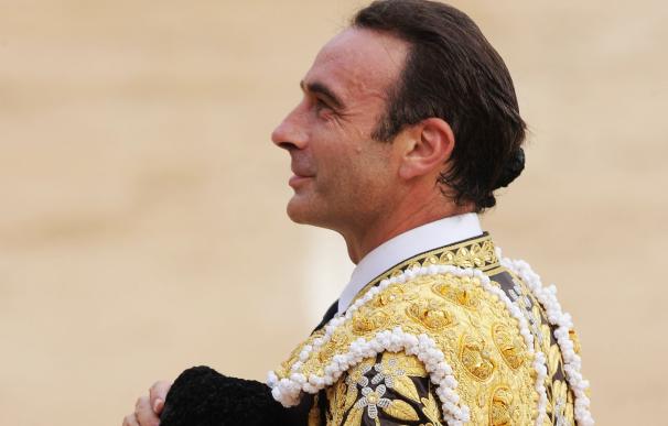 Enrique Ponce vuelve a hacer historia abriendo la puerta grande de Las Ventas