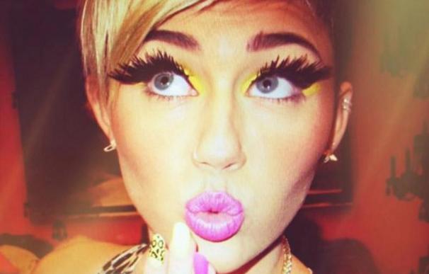 Miley Cyrus se disfraza de Nicki Minaj en su fiesta de Halloween