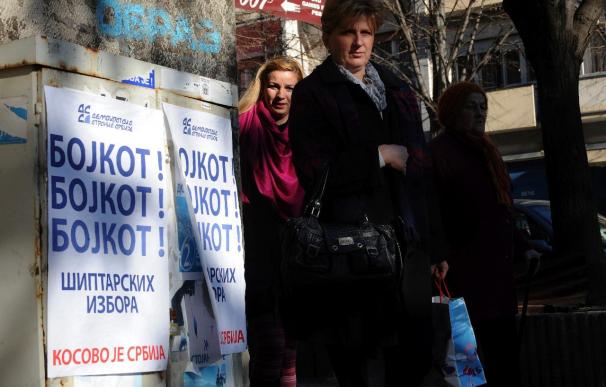 Abren los colegios electorales de Kosovo para las primeras legislativas