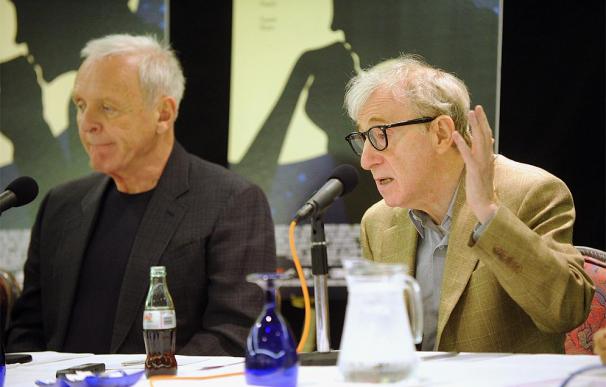 Anthony Hopkins y Woody Allen en la presentación de 'Conocerás al hombre de tus sueños'.
