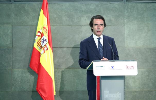 Aznar pide hacer frente a la deuda y acometer una reforma fiscal para ofrecer a la clase media un trato "justo"
