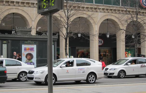 El Ayuntamiento apoya al sector del taxi y rechaza la concesión de nuevas licencias para VTC