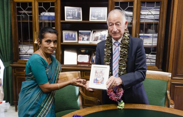 Sreemmathy Kalugota, portavoz de la Fundación Vicente Ferrer en India, visita la Diputación