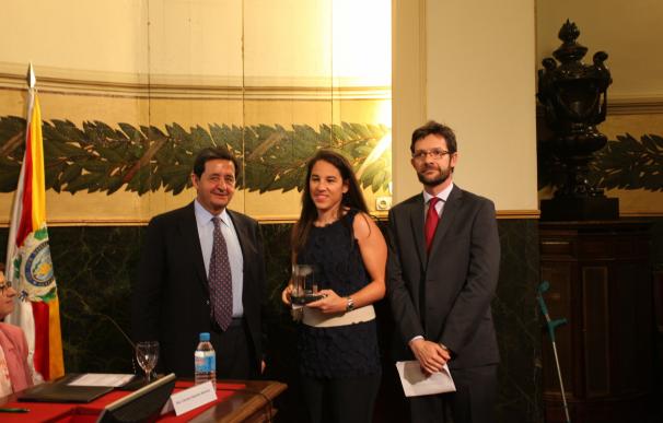 La SEN premia a Francisco Luzón por sus esfuerzos en el conocimiento y defensa de la ELA