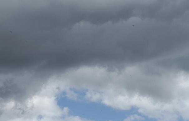 Canarias presenta este domingo cielos nubosos en el norte con probabilidad de lluvias débiles