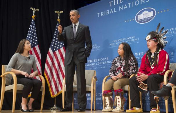 US President Barack Obama speaks alongside moderat