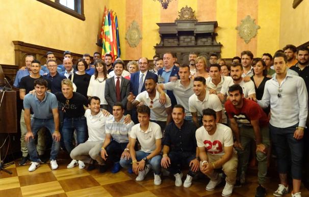 El Ayuntamiento oscense elogia la "brillante temporada" del Huesca que le ha llevado a jugar el Play Off de ascenso