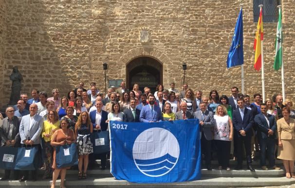 Junta subraya el compromiso de Andalucía con la sostenibilidad del litoral con 107 banderas azules