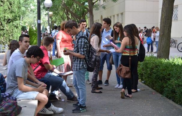 Los castellano-manchegos pagan 15,81 euros por crédito en los Grados universitarios, por debajo de la media nacional