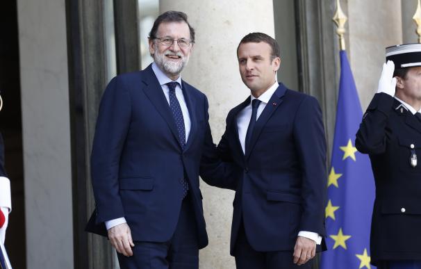 Rajoy felicita a Macron por su victoria electoral y defiende su política de reformas "en beneficio" de Francia y Europa