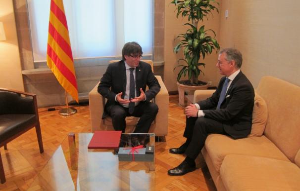 Puigdemont y Urkullu reivindican el "derecho" de Cataluña y Euskadi a consultar a sus ciudadanos