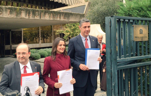 Arrimadas, Iceta y Albiol recurren en el Constitucional la resolución independentista de Cataluña