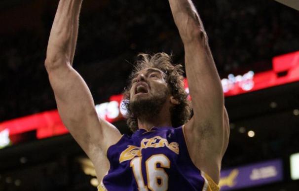 Los Lakers ofrecen su peor versión en el Staples Center ante los Milwaukee Bucks