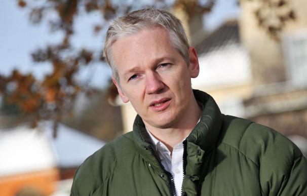 El fundador de WikiLeaks firma un contrato para publicar su autobiografía