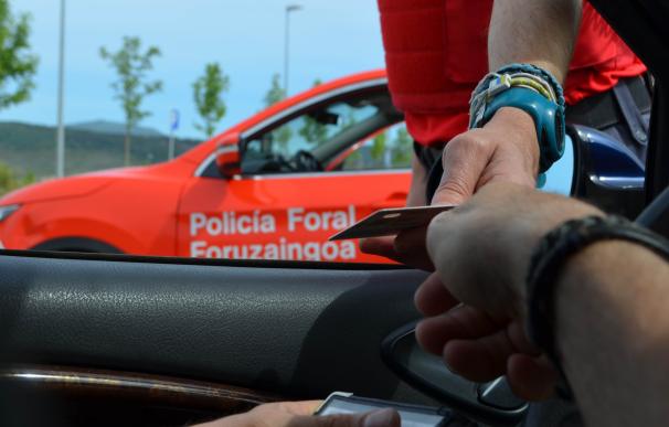 Imputado en Pamplona por conducir sin carné y presentar otro sin vigencia