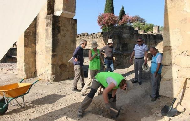 La Junta visita la excavación arqueológica que se realiza en el yacimiento de Madinat al-Zahra