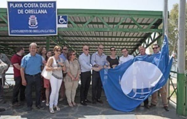 La Playa Dulce de Orellana (Badajoz) luce su bandera azul por octava vez consecutiva