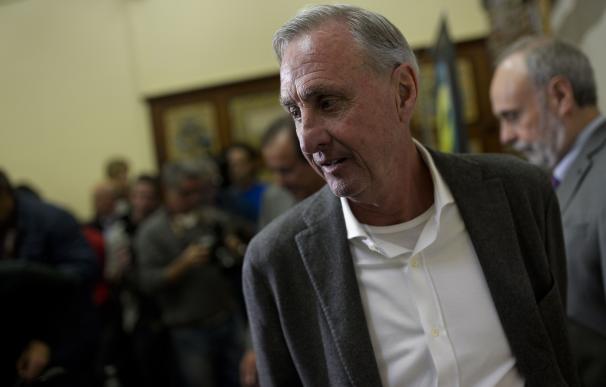 Johan Cruyff seguro de que ganará la batalla al cáncer / AFP