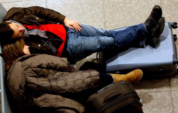 77 personas pernoctan en el aeropuerto de Sevilla, que cancela 21 vuelos