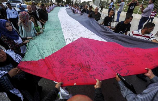 Miles de palestinos se dan cita en Ramala para conmemorar la figura de Arafat