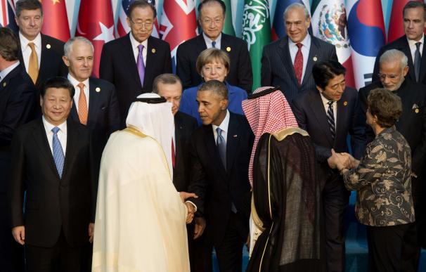 US President Barack Obama speaks with Saudi Arabia