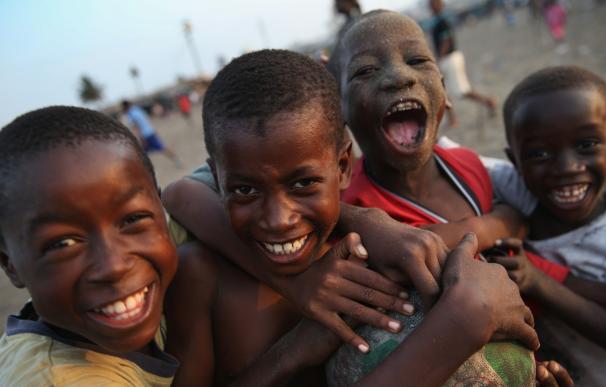 Sierra Leona dice adiós al ébola bailando
