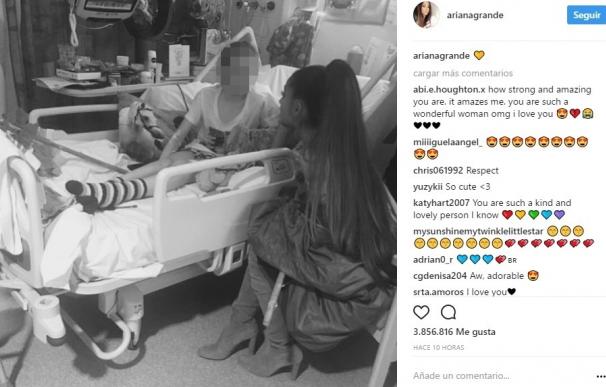 Ariana Grande no para de dar muestras de afecto y cariño a las víctimas del atentado en Manchester