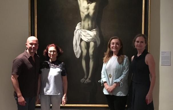 El delegado de Cultura visita en el Bellas Artes el cuadro restaurado 'Cristo crucificado' de Zurbarán