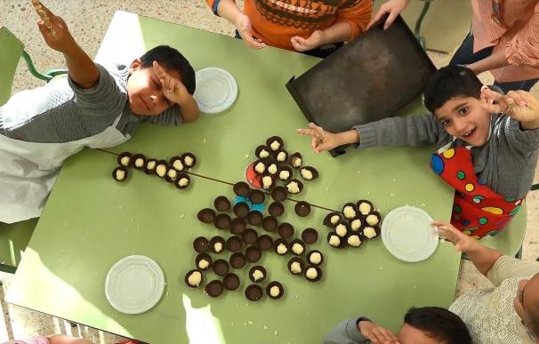 Un colegio de la Ontinyent se convierte en la cocina de los dulces del mundo