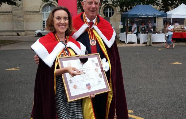 Cuca Gamarra recibe la Medalla de la ciudad de Libourne de manos de su alcalde