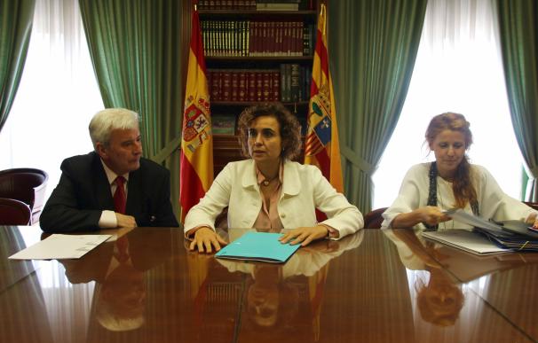 La ministra de Sanidad visita la Unidad contra la Violencia sobre la Mujer de la Delegación del Gobierno en Aragón