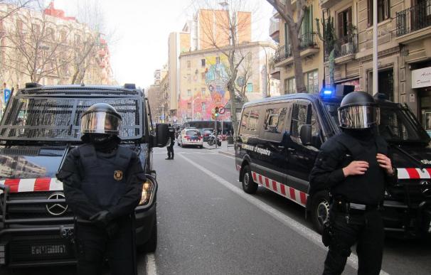 El Gobierno de Cataluña comprará vallas antidisturbios móviles para cortar calles y proteger edificios