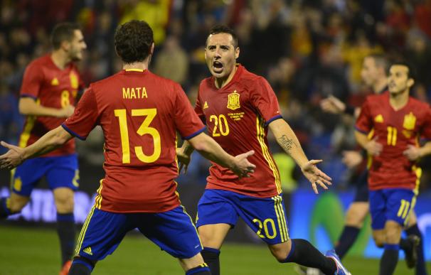 Spain's midfielder Santi Cazorla (R) celebrates wi
