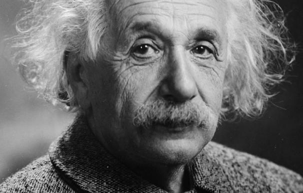 Traducen por primera vez al gallego la teoría de la relatividad en el centenario de la publicación del texto de Einstein