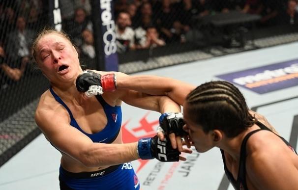 La estadounidense Ronda Rousey sufre una derrota en 48 segundos en su vuelta a la UFC