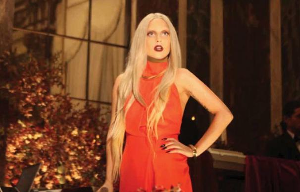 Sale a subasta el traje manchado de Lady Gaga que lució en 'A very Gaga Thanksgiving'