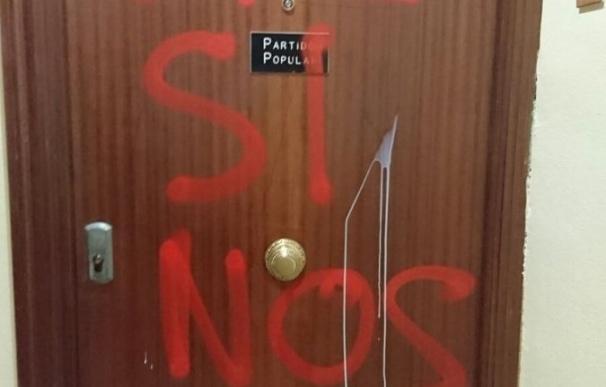 Realizan pintadas con la palabra "asesinos" en la sede del PP de Barakaldo