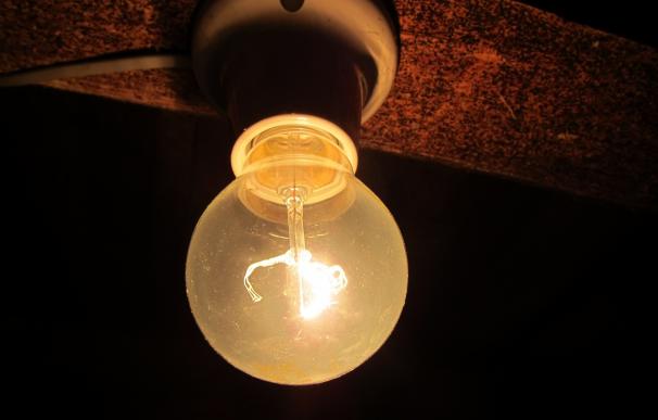 La Federación Española de Municipios exige al Gobierno que no se corte la energía a los hogares sin informe previo