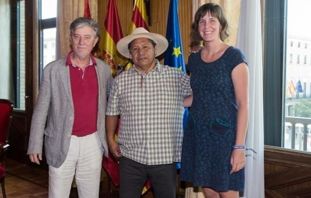 Santisteve y Artigas reciben al activista José Luis Fernández, defensor de territorios indígenas mexicanos