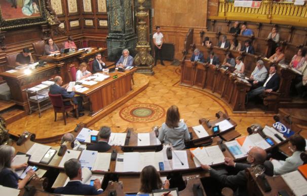 El Ayuntamiento de Barcelona rechaza una propuesta del PP para no apoyar el referéndum