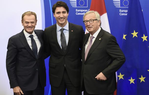 European Council President Donald Tusk, Canadian Prime Minister Justin Trudeau and European Commission President Jean-Claude Juncker