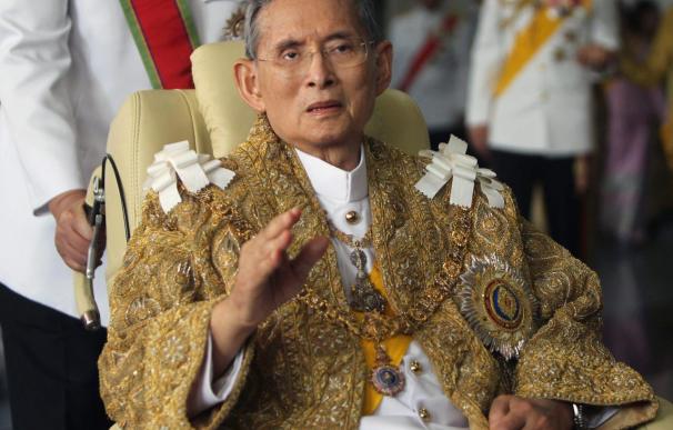 El monarca tailandés abandona el hospital para celebrar su 83 cumpleaños