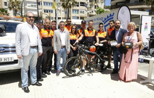 Málaga refuerza el servicio de cardioprotección para el verano con una patrulla equipada con desfibriladores