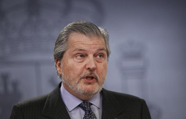 Méndez de Vigo defiende las políticas del Gobierno aunque admite que en ocasiones éste se "equivoca"