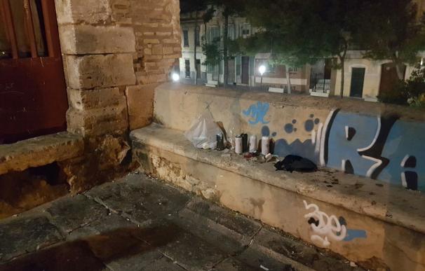 La Policía Local de Burjassot denuncia a un joven por realizar un grafiti en el monumento de Los Silos
